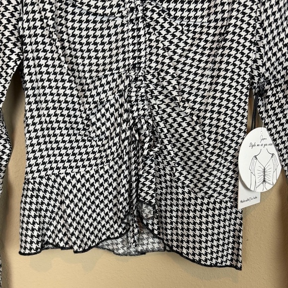 NWT Japna Black/White Houndstooth Cropped Long Sleeve Blouse with Ruffle Hem - Picture 2 of 12